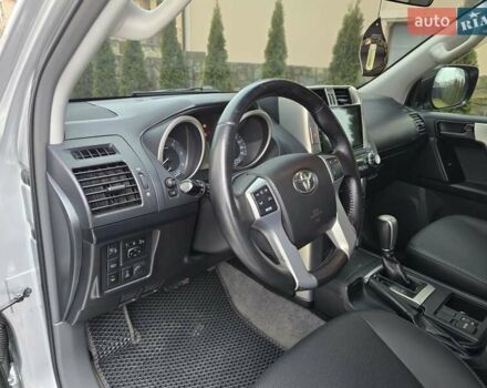 Серый Тойота Ленд Крузер Прадо, объемом двигателя 3 л и пробегом 281 тыс. км за 21900 $, фото 14 на Automoto.ua