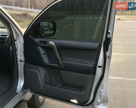 Серый Тойота Ленд Крузер Прадо, объемом двигателя 3 л и пробегом 243 тыс. км за 21500 $, фото 7 на Automoto.ua