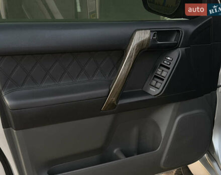 Серый Тойота Ленд Крузер Прадо, объемом двигателя 3 л и пробегом 243 тыс. км за 21500 $, фото 11 на Automoto.ua