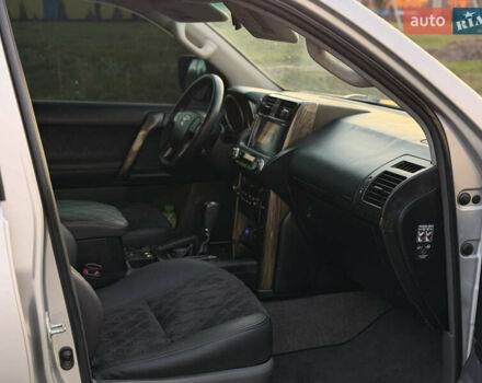 Серый Тойота Ленд Крузер Прадо, объемом двигателя 3 л и пробегом 243 тыс. км за 21500 $, фото 6 на Automoto.ua