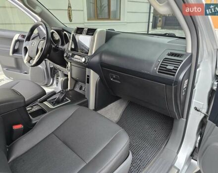 Серый Тойота Ленд Крузер Прадо, объемом двигателя 3 л и пробегом 281 тыс. км за 21900 $, фото 40 на Automoto.ua