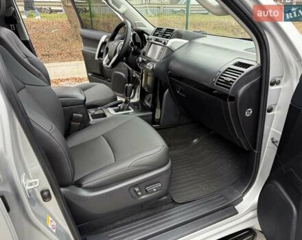 Серый Тойота Ленд Крузер Прадо, объемом двигателя 2.8 л и пробегом 219 тыс. км за 29900 $, фото 27 на Automoto.ua