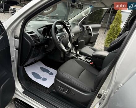 Серый Тойота Ленд Крузер Прадо, объемом двигателя 2.8 л и пробегом 219 тыс. км за 29900 $, фото 26 на Automoto.ua