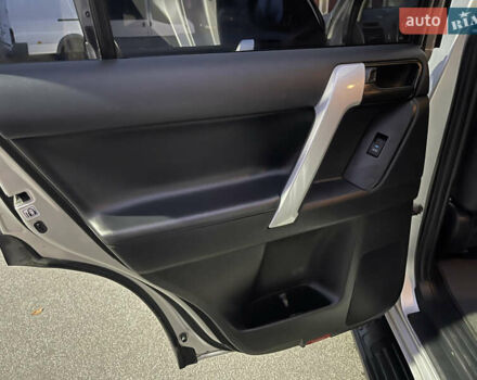 Серый Тойота Ленд Крузер Прадо, объемом двигателя 2.8 л и пробегом 144 тыс. км за 37000 $, фото 33 на Automoto.ua