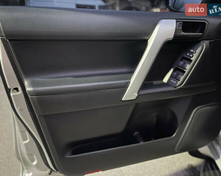 Серый Тойота Ленд Крузер Прадо, объемом двигателя 2.8 л и пробегом 144 тыс. км за 37000 $, фото 27 на Automoto.ua