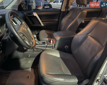 Серый Тойота Ленд Крузер Прадо, объемом двигателя 2.8 л и пробегом 144 тыс. км за 37000 $, фото 28 на Automoto.ua