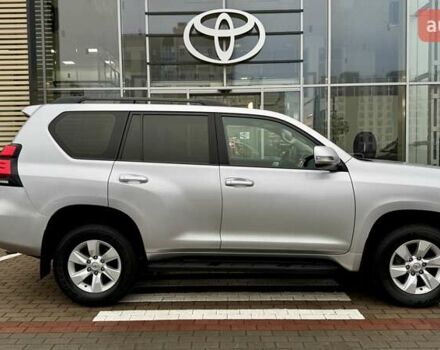 Сірий Тойота Ленд Крузер Прадо, об'ємом двигуна 2.75 л та пробігом 58 тис. км за 38252 $, фото 5 на Automoto.ua