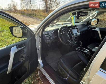 Сірий Тойота Ленд Крузер Прадо, об'ємом двигуна 4 л та пробігом 111 тис. км за 51000 $, фото 3 на Automoto.ua