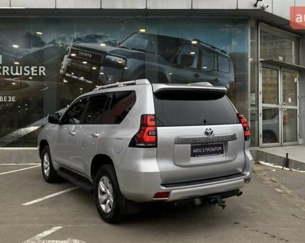 Сірий Тойота Ленд Крузер Прадо, об'ємом двигуна 3.96 л та пробігом 142 тис. км за 34913 $, фото 1 на Automoto.ua