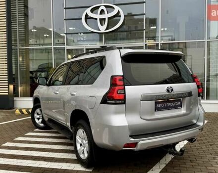 Сірий Тойота Ленд Крузер Прадо, об'ємом двигуна 2.75 л та пробігом 58 тис. км за 38252 $, фото 2 на Automoto.ua