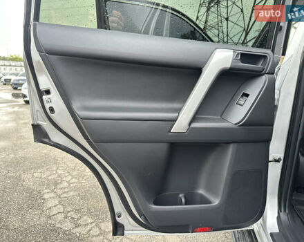 Серый Тойота Ленд Крузер Прадо, объемом двигателя 3.96 л и пробегом 123 тыс. км за 35200 $, фото 17 на Automoto.ua