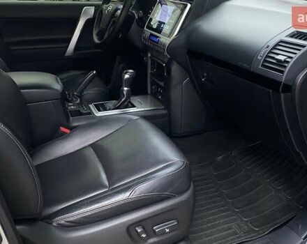 Сірий Тойота Ленд Крузер Прадо, об'ємом двигуна 3.96 л та пробігом 142 тис. км за 34913 $, фото 5 на Automoto.ua