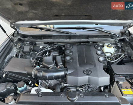 Серый Тойота Ленд Крузер Прадо, объемом двигателя 4 л и пробегом 91 тыс. км за 43500 $, фото 53 на Automoto.ua