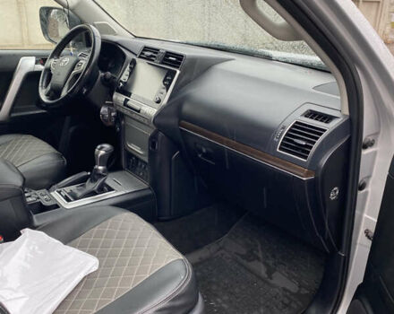 Серый Тойота Ленд Крузер Прадо, объемом двигателя 3.96 л и пробегом 56 тыс. км за 44500 $, фото 6 на Automoto.ua