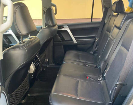 Серый Тойота Ленд Крузер Прадо, объемом двигателя 3.96 л и пробегом 60 тыс. км за 45000 $, фото 2 на Automoto.ua