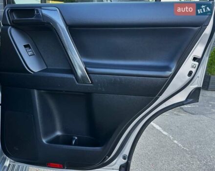 Тойота Ленд Крузер Прадо 2020 в Киеве на Automoto.ua Серый Тойота Ленд Крузер Прадо, объемом двигателя 2.76 л и пробегом 28 тыс. км за 43499 $, фото 25 на Automoto.ua