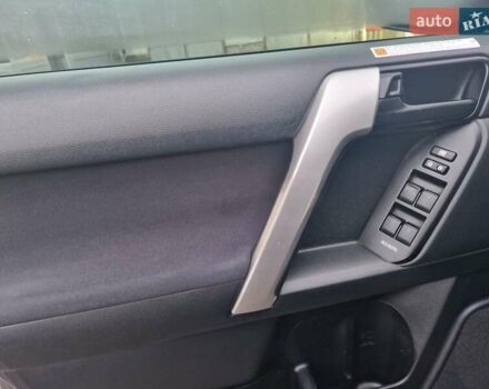 Серый Тойота Ленд Крузер Прадо, объемом двигателя 2.8 л и пробегом 260 тыс. км за 39800 $, фото 26 на Automoto.ua