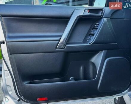 Тойота Ленд Крузер Прадо 2020 в Киеве на Automoto.ua Серый Тойота Ленд Крузер Прадо, объемом двигателя 2.76 л и пробегом 28 тыс. км за 43499 $, фото 19 на Automoto.ua