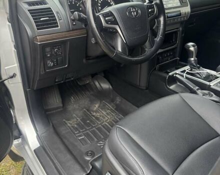 Сірий Тойота Ленд Крузер Прадо, об'ємом двигуна 3.96 л та пробігом 110 тис. км за 35500 $, фото 6 на Automoto.ua