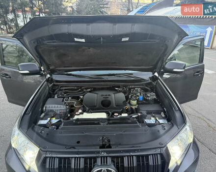 Сірий Тойота Ленд Крузер Прадо, об'ємом двигуна 2.8 л та пробігом 261 тис. км за 37999 $, фото 18 на Automoto.ua