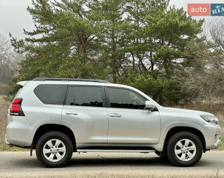 Серый Тойота Ленд Крузер Прадо, объемом двигателя 3.96 л и пробегом 64 тыс. км за 42900 $, фото 2 на Automoto.ua