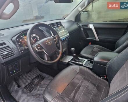 Серый Тойота Ленд Крузер Прадо, объемом двигателя 2.8 л и пробегом 260 тыс. км за 39800 $, фото 25 на Automoto.ua