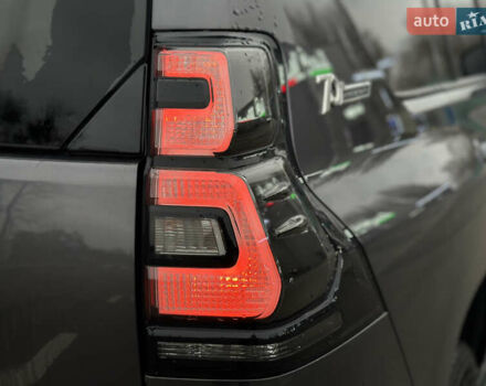 Серый Тойота Ленд Крузер Прадо, объемом двигателя 3.96 л и пробегом 112 тыс. км за 41999 $, фото 41 на Automoto.ua