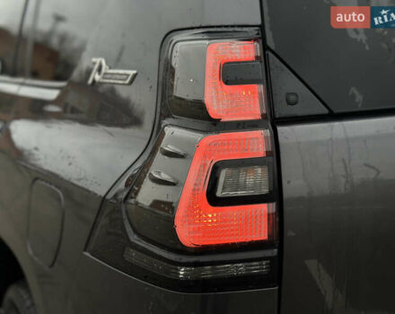 Серый Тойота Ленд Крузер Прадо, объемом двигателя 3.96 л и пробегом 112 тыс. км за 41999 $, фото 40 на Automoto.ua