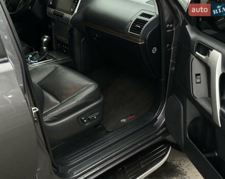 Серый Тойота Ленд Крузер Прадо, объемом двигателя 3.96 л и пробегом 112 тыс. км за 41999 $, фото 43 на Automoto.ua