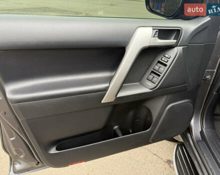 Серый Тойота Ленд Крузер Прадо, объемом двигателя 2.76 л и пробегом 70 тыс. км за 48500 $, фото 9 на Automoto.ua