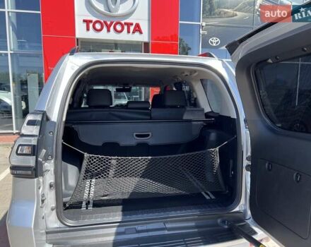 Серый Тойота Ленд Крузер Прадо, объемом двигателя 0 л и пробегом 72 тыс. км за 46055 $, фото 12 на Automoto.ua