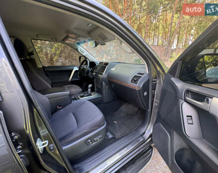 Серый Тойота Ленд Крузер Прадо, объемом двигателя 3.96 л и пробегом 91 тыс. км за 42500 $, фото 21 на Automoto.ua