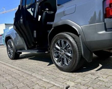 Серый Тойота Ленд Крузер Прадо, объемом двигателя 2.8 л и пробегом 5 тыс. км за 69900 $, фото 4 на Automoto.ua