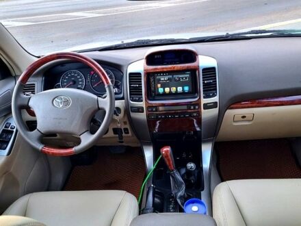 Серый Тойота Ленд Крузер Прадо, объемом двигателя 4 л и пробегом 243 тыс. км за 16500 $, фото 1 на Automoto.ua