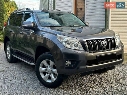 Тойота Ленд Крузер Прадо 2013 у Кельменцах на Automoto.ua Сірий Тойота Ленд Крузер Прадо, об'ємом двигуна 2.69 л та пробігом 173 тис. км за 23900 $, фото 1 на Automoto.ua