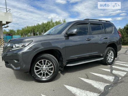 Тойота Ленд Крузер Прадо 2019 у Києві на Automoto.ua Сірий Тойота Ленд Крузер Прадо, об'ємом двигуна 4 л та пробігом 26 тис. км за 49700 $, фото 1 на Automoto.ua