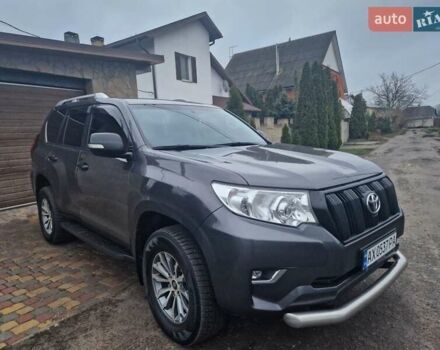 Серый Тойота Ленд Крузер Прадо, объемом двигателя 2.8 л и пробегом 260 тыс. км за 39800 $, фото 1 на Automoto.ua