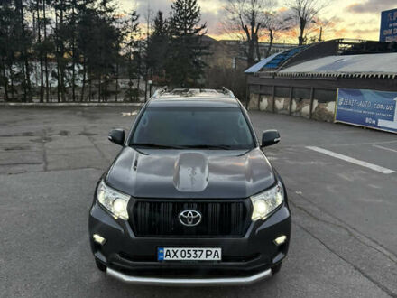 Серый Тойота Ленд Крузер Прадо, объемом двигателя 2.8 л и пробегом 261 тыс. км за 37999 $, фото 1 на Automoto.ua