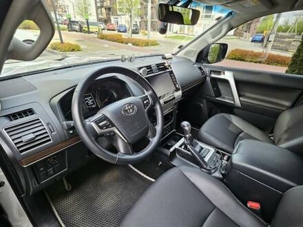 Тойота Ленд Крузер Прадо 2022 у Києві на Automoto.ua Сірий Тойота Ленд Крузер Прадо, об'ємом двигуна 3.96 л та пробігом 54 тис. км за 49000 $, фото 1 на Automoto.ua