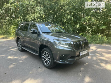 Тойота Ленд Крузер Прадо 2022 у Житомирі на Automoto.ua Сірий Тойота Ленд Крузер Прадо, об'ємом двигуна 2.76 л та пробігом 37 тис. км за 72000 $, фото 1 на Automoto.ua