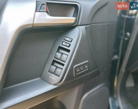 Синий Тойота Ленд Крузер Прадо, объемом двигателя 3.96 л и пробегом 158 тыс. км за 42900 $, фото 10 на Automoto.ua