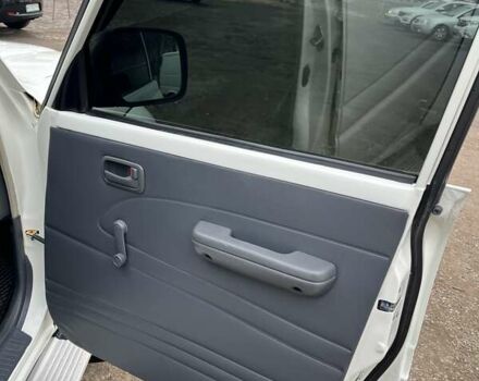 Белый Тойота Ленд Крузер, объемом двигателя 4.47 л и пробегом 321 тыс. км за 17000 $, фото 3 на Automoto.ua