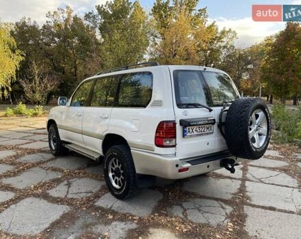 Белый Тойота Ленд Крузер, объемом двигателя 4.48 л и пробегом 330 тыс. км за 14500 $, фото 3 на Automoto.ua