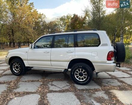 Белый Тойота Ленд Крузер, объемом двигателя 4.48 л и пробегом 330 тыс. км за 14500 $, фото 2 на Automoto.ua