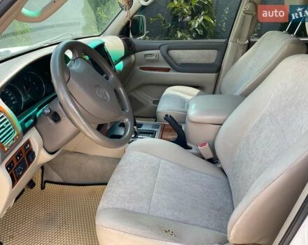 Белый Тойота Ленд Крузер, объемом двигателя 4.5 л и пробегом 352 тыс. км за 10000 $, фото 7 на Automoto.ua