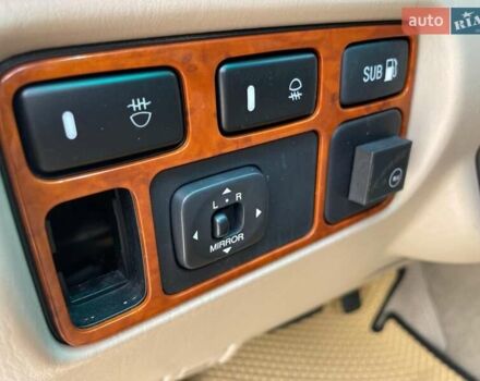 Белый Тойота Ленд Крузер, объемом двигателя 4.5 л и пробегом 352 тыс. км за 10000 $, фото 14 на Automoto.ua