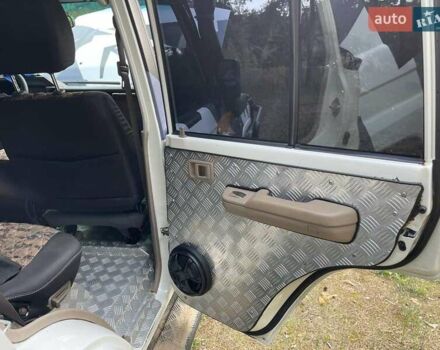 Белый Тойота Ленд Крузер, объемом двигателя 4.2 л и пробегом 137 тыс. км за 44900 $, фото 28 на Automoto.ua