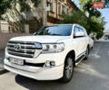 Белый Тойота Ленд Крузер, объемом двигателя 5.7 л и пробегом 300 тыс. км за 29999 $, фото 1 на Automoto.ua