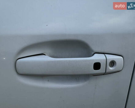 Белый Тойота Ленд Крузер, объемом двигателя 0 л и пробегом 160 тыс. км за 23500 $, фото 8 на Automoto.ua