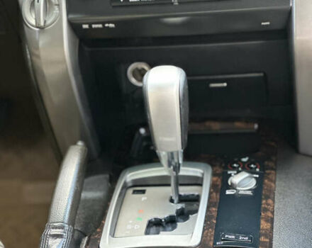 Белый Тойота Ленд Крузер, объемом двигателя 5.7 л и пробегом 160 тыс. км за 23500 $, фото 22 на Automoto.ua